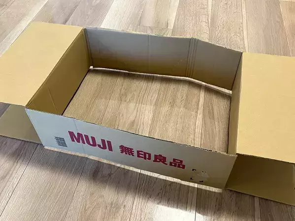 ダンボールを折って『椅子』を作ったら便利　アウトドアや災害時に活躍するアイディアとは