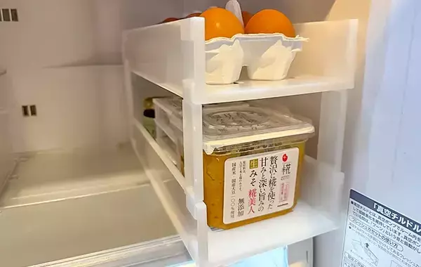 炊飯器横のデッドスペースで活躍！　110円『スッキリ収納すきまラック』の便利な使い方【DAISO】