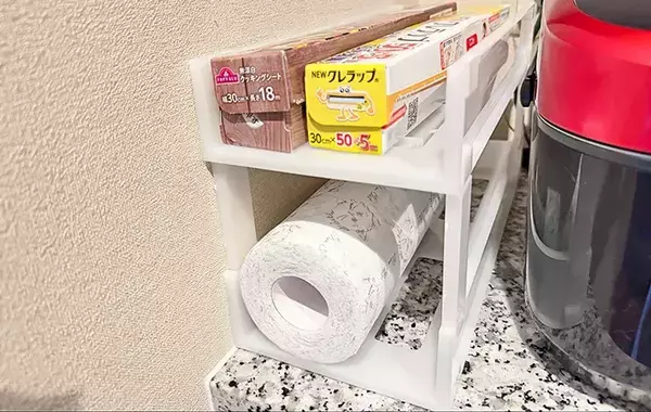 炊飯器横のデッドスペースで活躍！　110円『スッキリ収納すきまラック』の便利な使い方【DAISO】