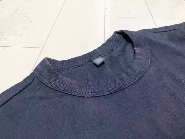 ピンク色に変色した服、原因は『日焼け止め』だった　落とすコツは…【プロ解説】