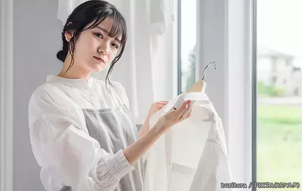 ピンク色に変色した服、原因は『日焼け止め』だった　落とすコツは…【プロ解説】