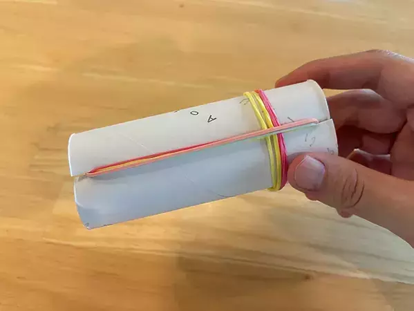 トイレットペーパーの芯と輪ゴム6本を活用！　便利な掃除アイテムに変わる『1分ワザ』