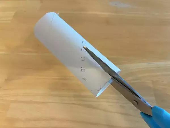トイレットペーパーの芯と輪ゴム6本を活用！　便利な掃除アイテムに変わる『1分ワザ』