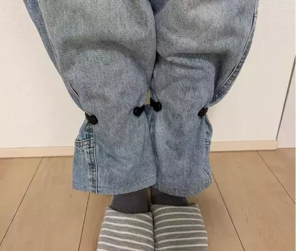 ワイドパンツ派の必需品！　アームバンドを『ふくらはぎ』に巻くべき理由とは