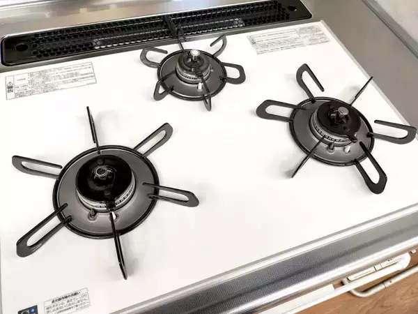 コンロ汚れに『100均グッズ』を活用　思わぬ組み合わせが正解だった！【便利グッズ4選】
