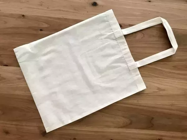 エコバッグの『持ち手』をくるっと巻くだけ！　かさばりを解決する収納ワザ【収納術4選】