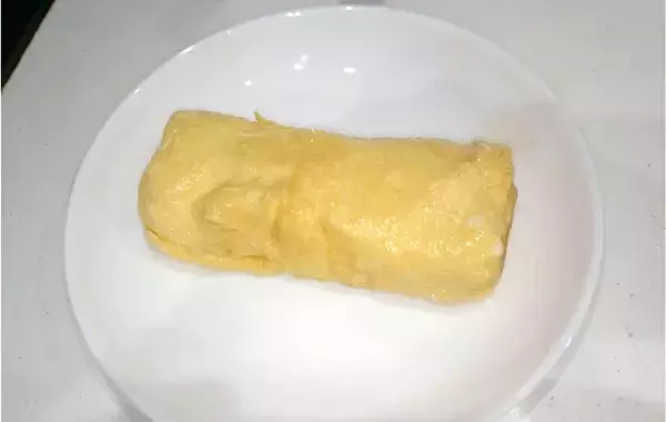 焼く前に『大さじ1杯』入れてみて！　玉子焼きの仕上がりに「サラダ油より香ばしい」