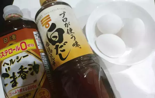 焼く前に『大さじ1杯』入れてみて！　玉子焼きの仕上がりに「サラダ油より香ばしい」