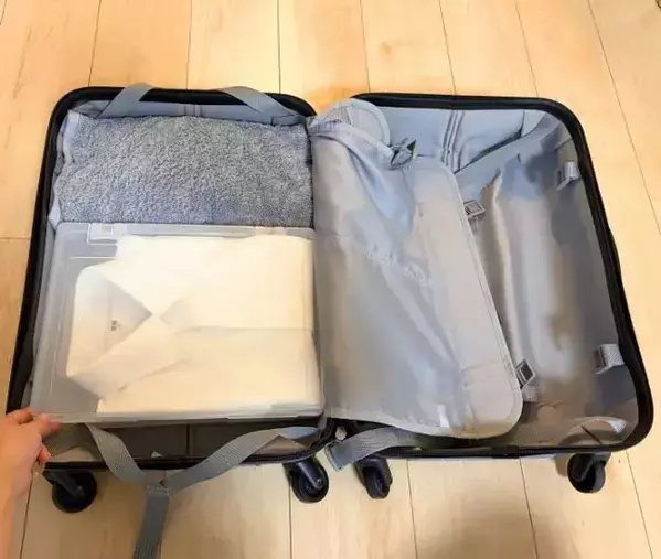 セリアの『A4ワイドケース』を旅行に持参！　思わぬ使い道で荷造りが快適に