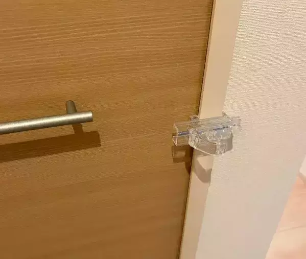 「この手があったか！」と大満足　セリアのかもいフックを『横向き』にすると？