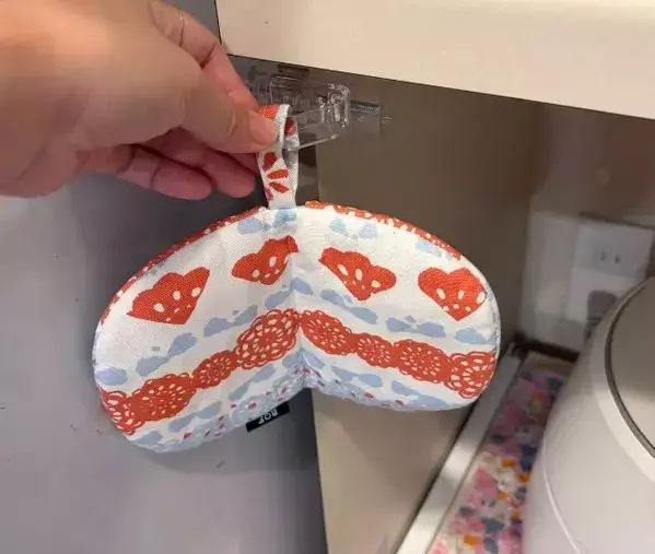 「この手があったか！」と大満足　セリアのかもいフックを『横向き』にすると？