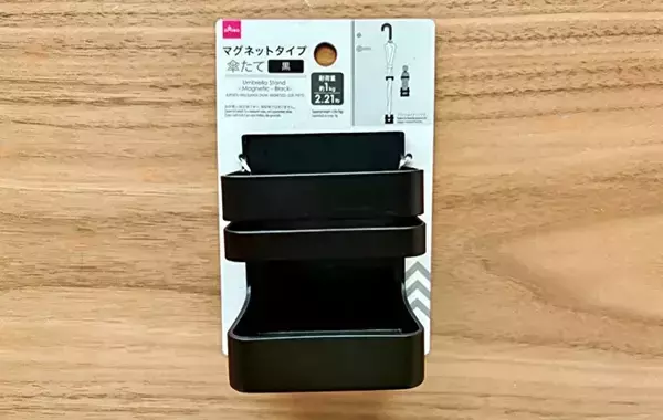 洗面所が快適！　ダイソーの『傘たて』を洗濯機に貼ったら「プチストレス減った」