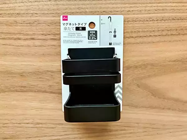 洗面所が快適！　ダイソーの『傘たて』を洗濯機に貼ったら「プチストレス減った」