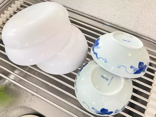 洗った食器、自然乾燥と拭くのはどっちがベスト？　プロが教える衛生的な方法
