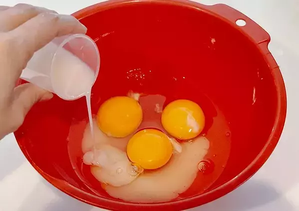 砂糖を使わず『甘い玉子焼き』ができる！　大さじ2杯加えたら「子供が喜んだ」「余った時にもいい」