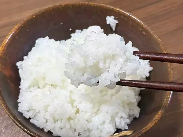 ご飯の仕上がりが『炭酸水1本』で変わる　簡単ワザを試すと「いつもよりふっくら！」