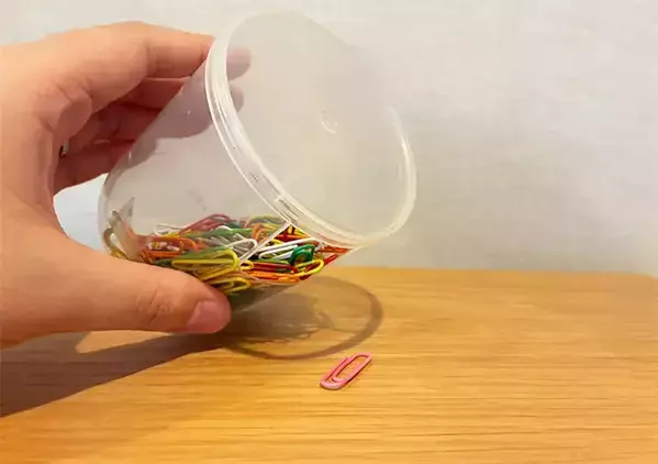 空になった綿棒ケース、ゴミ箱ポイはやめて　家事がラクになる『3つの使い道』が正解