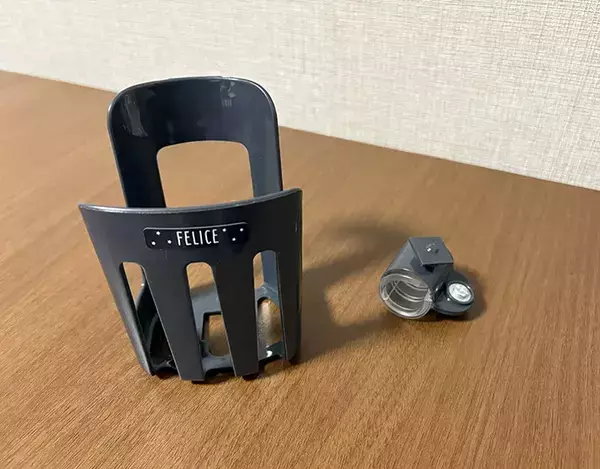 デスクに『ベビーカーボトルホルダー』を設置したら大満足！　収納に役立つ活用法とは