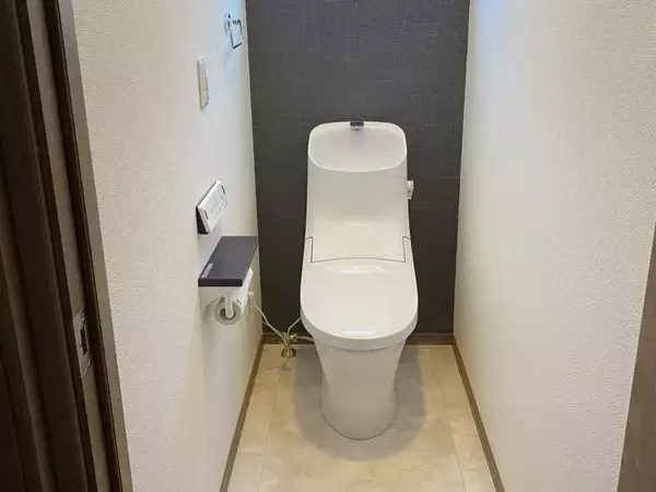 トイレブラシの柄に『ポリ袋』を装着　手入れ『0秒』で掃除が快適！【掃除術4選】