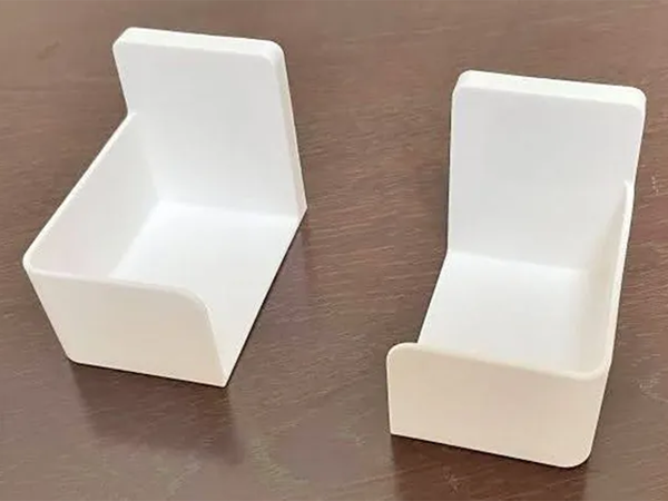 洗面所が快適になった！　ダイソーで買った『ホルダー』を洗濯機に貼ると「プチストレス解消」
