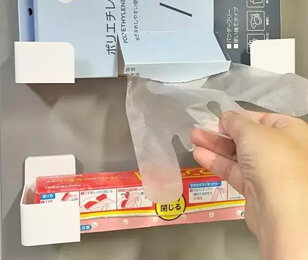 洗面所が快適になった！　ダイソーで買った『ホルダー』を洗濯機に貼ると「プチストレス解消」