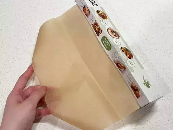 おろし器に『クッキングシート』を合わせると快適！　洗い物がグッと楽になる裏ワザ