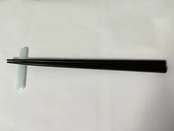 ストローに箸を差してハサミで切るだけ！　片づけがラクになる『30秒ワザ』