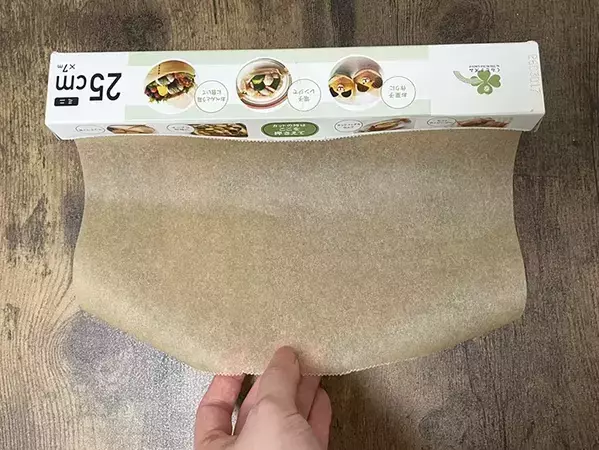 詰め替えの「こぼしちゃった…」がゼロに！　クッキングシート1枚でできる代用アイデア