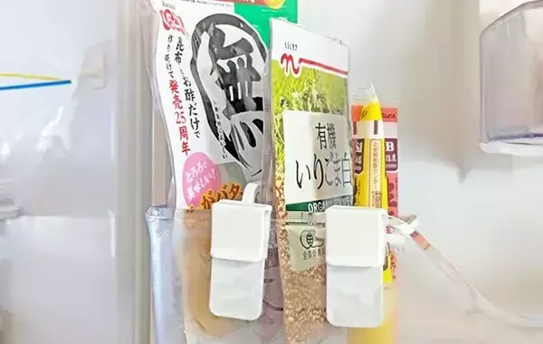 110円の『冷蔵庫用の仕切り』がデスクでも活躍！　差し込むだけで「出し入れスムーズ」【DAISO】