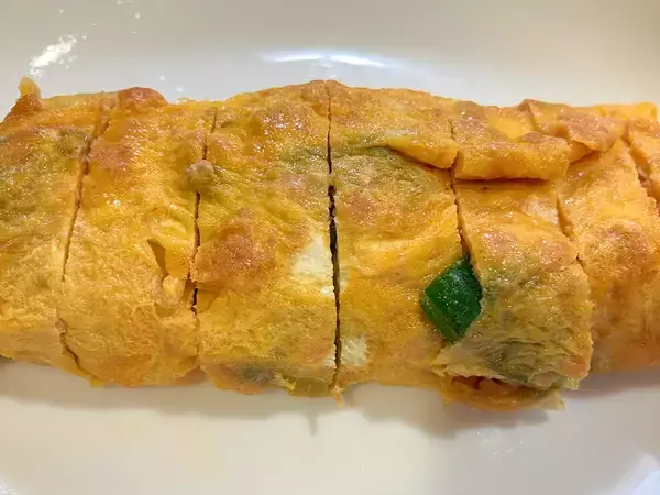 玉子焼きに『大さじ2杯』入れてみて！　甘い＆ネバネバの一品に「2日連続で作った」