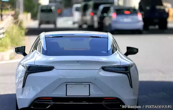 クラクションはNG！　信号が変わっても進まない車、気づかせるためにはどうするべき？