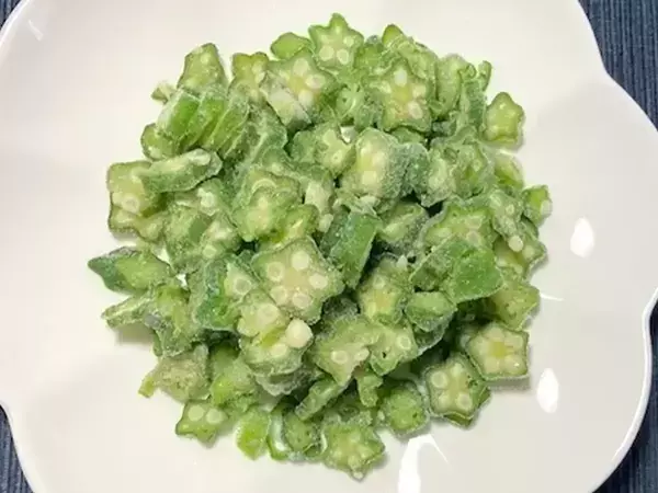 冷凍オクラに『1丁』に混ぜてみて！　10分で完成の簡単おかずに「食べ応え抜群！」