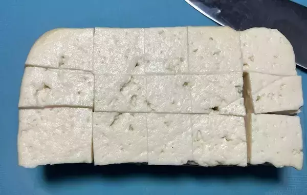 冷凍オクラに『1丁』に混ぜてみて！　10分で完成の簡単おかずに「食べ応え抜群！」