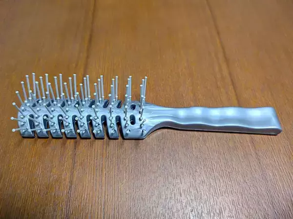 古いヘアブラシ、捨てるの待って！　美容師が教える『再利用アイデア』5選