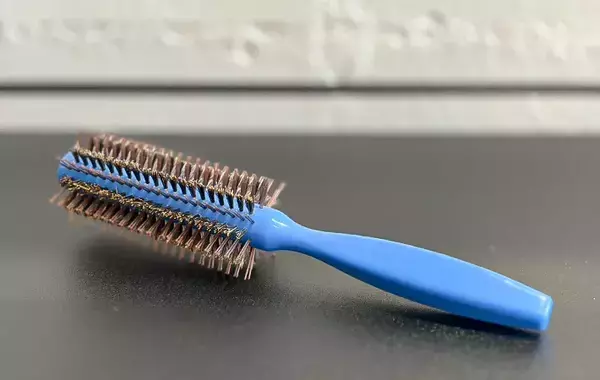 古いヘアブラシ、捨てるの待って！　美容師が教える『再利用アイデア』5選