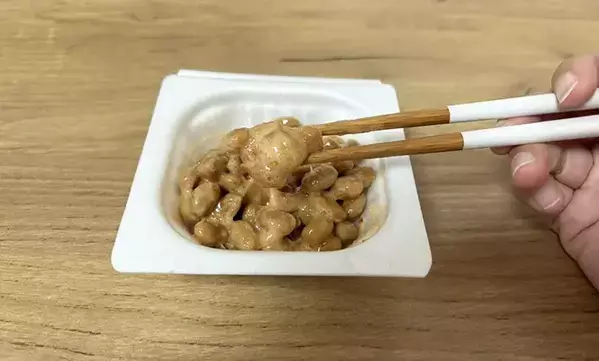 納豆に『小さじ1杯』入れてみて！　簡単すぎるアレンジに、夫「毎日食べたい」