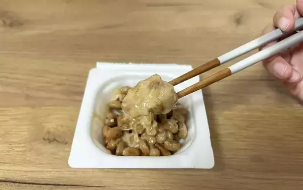 納豆に『小さじ1杯』入れてみて！　簡単すぎるアレンジに、夫「毎日食べたい」