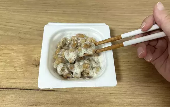 納豆に『小さじ1杯』入れてみて！　簡単すぎるアレンジに、夫「毎日食べたい」
