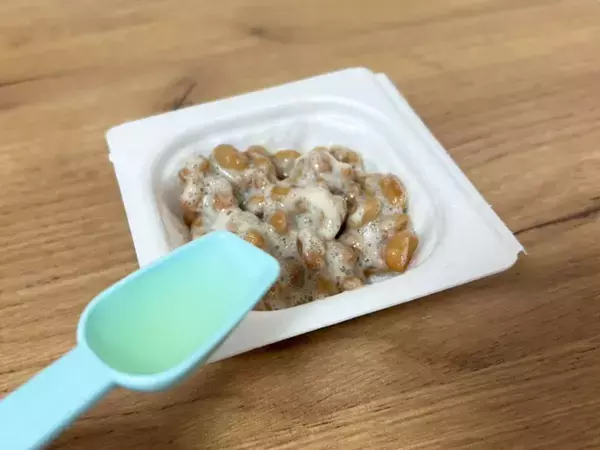 納豆に『小さじ1杯』入れてみて！　簡単すぎるアレンジに、夫「毎日食べたい」
