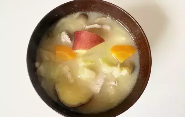 サツマイモを1本追加して　15分で作る『豚汁』に「満足感アップ」「芯から温まる」