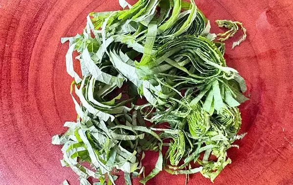 大葉をたっぷり入れた『塩から揚げ』　大さじ1杯の味つけで「何個でもいける！」