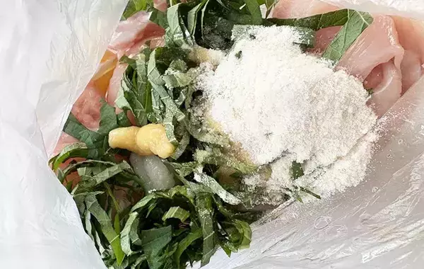 大葉をたっぷり入れた『塩から揚げ』　大さじ1杯の味つけで「何個でもいける！」