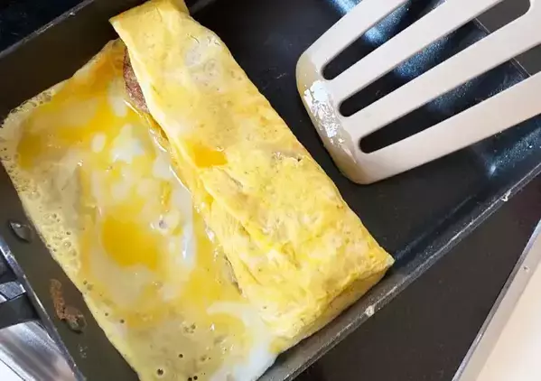 巻く前に『２個』入れてみて　玉子焼きの中身に高校生息子「明日もこれがいい！」