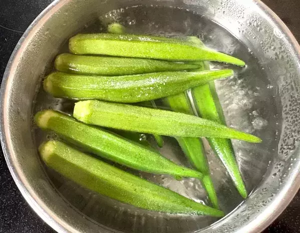 10分でできる『オクラとキムチの和え物』　食べた夫が「また作って！」