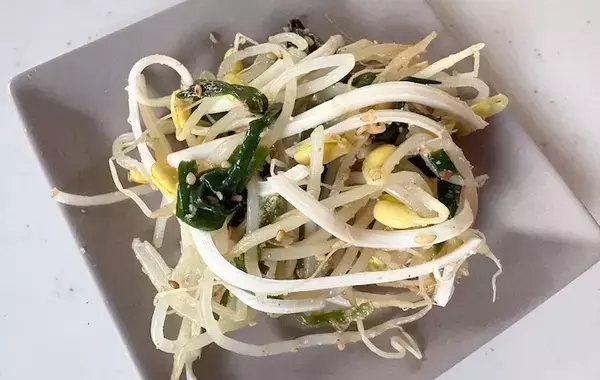 『さけるチーズ』を2本細かくさいて　和え物に入れると「味見で半分なくなる！」