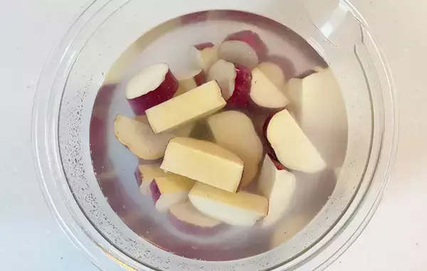 サツマイモの一皿に「明日も食べたい！」　5分レンチンした後に？