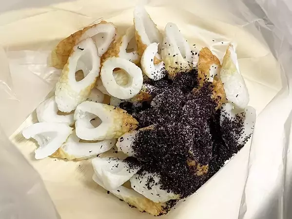 ちくわに『大さじ1杯』混ぜてみて！　炒めたら「おにぎりにピッタリ」【5分レシピ】