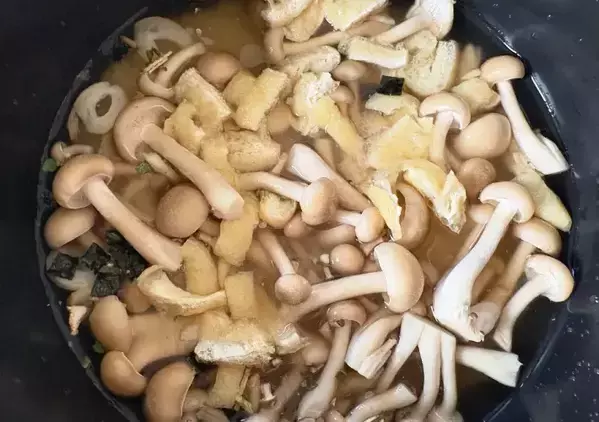 炊飯前に『2袋』入れてみて　炊き上がったご飯が「きのこの香り広がる」