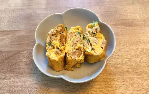 巻く前に『刻んで2枚』入れてみて！　玉子焼きの仕上がりに「想像以上」「子供が大喜び」