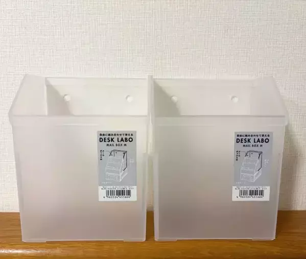 窓の内側に『フック』を2個貼って… 　100均収納の裏ワザで「雨の日が快適！」